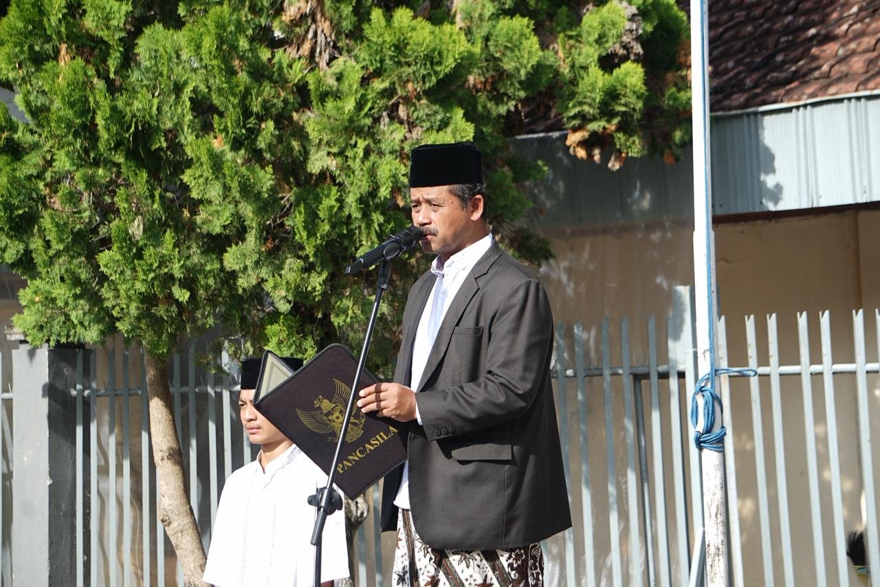 MTs Hasyim Asy'ari Kota Batu Peringati Hari Santri Nasional 2025